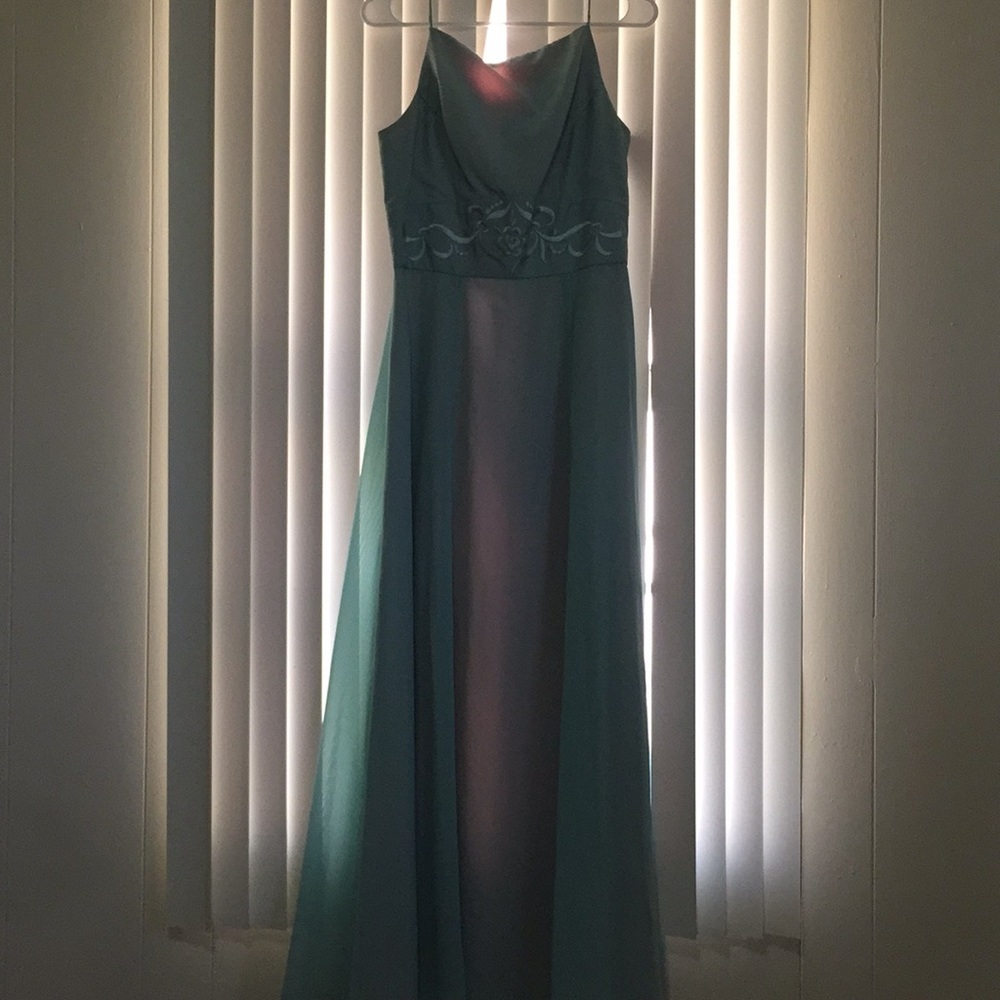 Beautiful teal color dress.